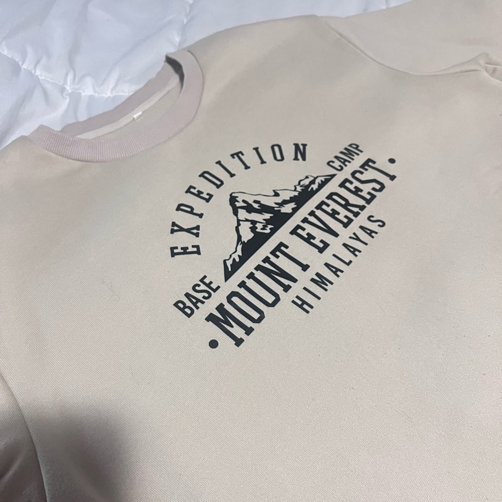 size M everest long sleeve lightweight sweater/sweatshirt ✯